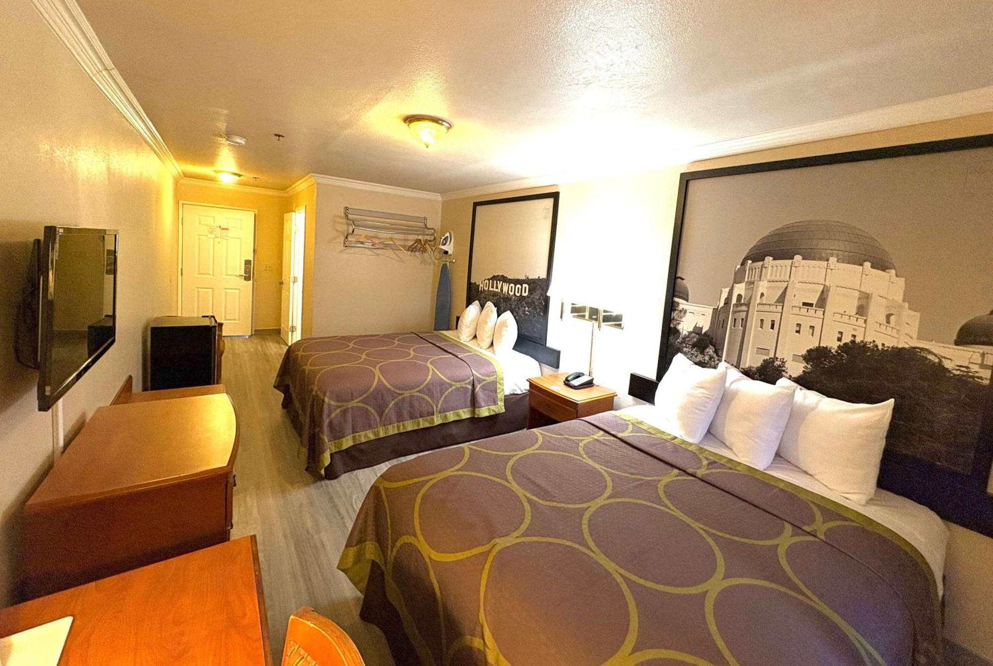 Super 8 By Wyndham Hollywood/La Area — Photos 2